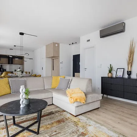 Lägenhet Skyline Living - Penthouse With Terrace And Parking